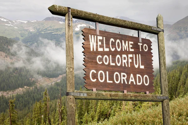 Colorado Välkommen vägmärke — Stockfoto