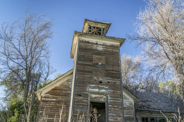 Oude verlaten schoolgebouw in landelijke Nebraska — Stockfoto
