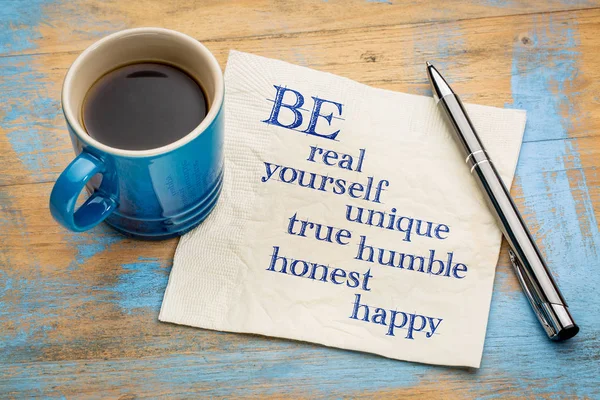 Sé real, tú mismo, único, verdadero, humilde, honesto y feliz — Foto de Stock