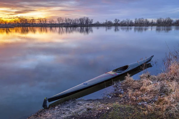 Sunrise kayak paddling e formazione — Foto Stock