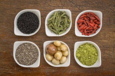 ahşap karşı küçük kase Superfood ayarla