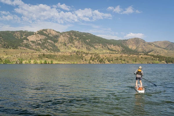 Sommar stå upp paddel på sjön i Colorado — Stockfoto