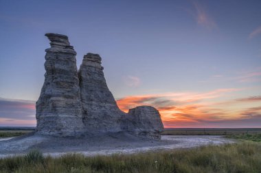 Kansas bozkırındaki Castle Rock