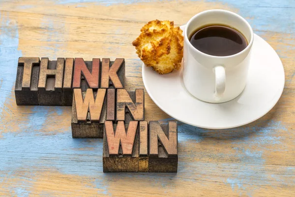 Think win-win palabra abstracto en madera tipo —  Fotos de Stock