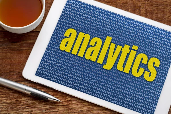 Ψηφιακή δισκίο με analytics λέξη — Φωτογραφία Αρχείου