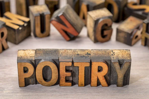 Poesia palavra abstrato em tipo de madeira — Fotografia de Stock