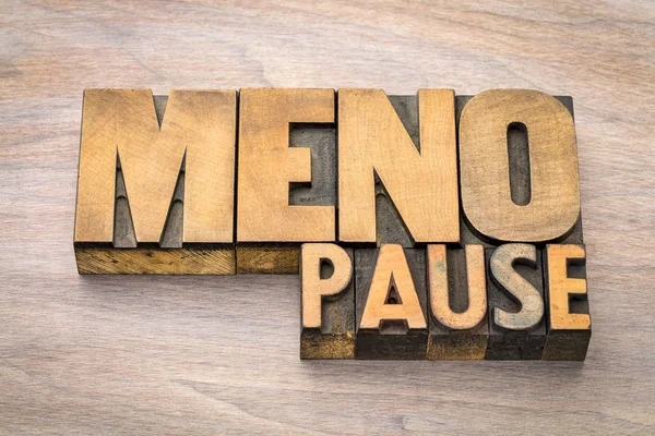 Kata menopause abstrak dalam tipe kayu — Stok Foto