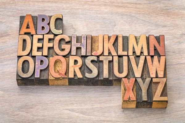 Alphabet abstrait en bois vintage — Photo