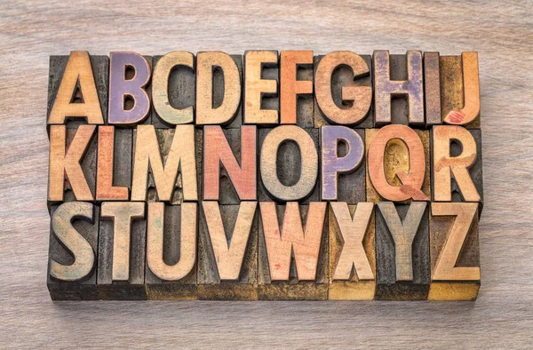 Alfabeto abstracto en madera vintage — Foto de Stock