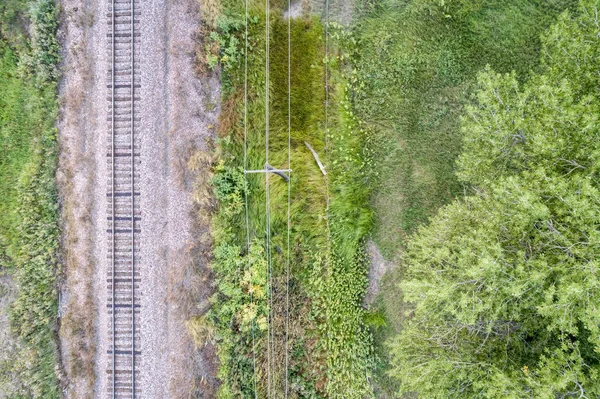 Вид с воздуха на железнодорожные пути — стоковое фото
