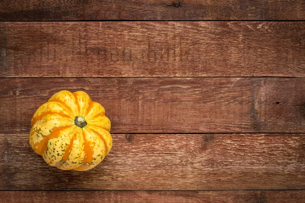 kış kabak ile yıpranmış ahşap