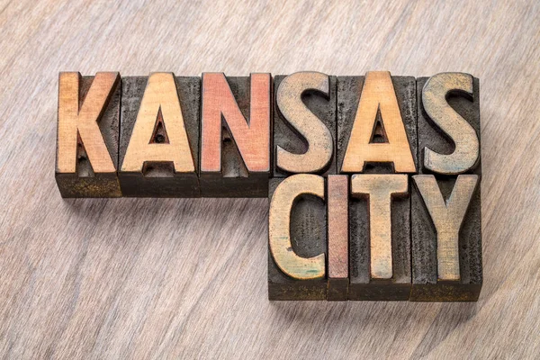 Palavra Kansas City abstrato em tipografia tipo de madeira — Fotografia de Stock