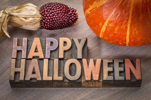 Mutlu Cadılar Bayramı tipografi ağaç türü