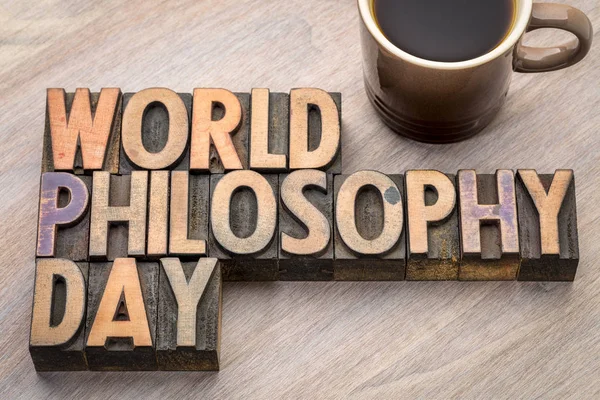 Слово Всемирный день философии абстрактное в типе древесины — стоковое фото