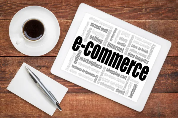 E-commerce słowo cloud na tablecie — Zdjęcie stockowe