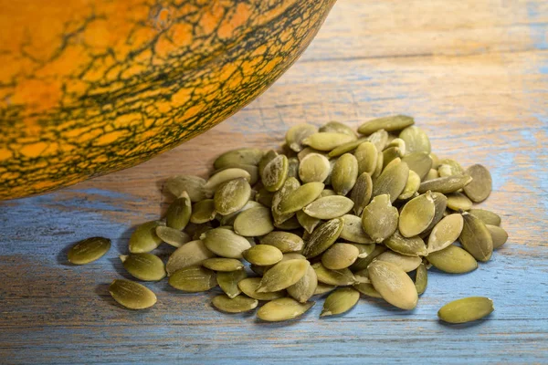 Pila de semillas de calabaza cruda — Foto de Stock