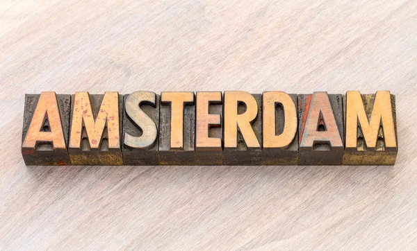 Amsterdam palabra abstracto en madera tipo —  Fotos de Stock