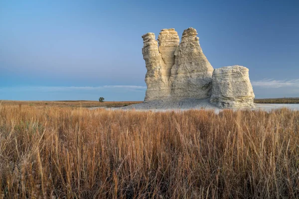 Kasteelrots in Kansas prairie — Stockfoto