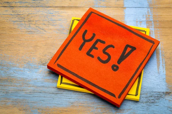 Yes exclamation note on a grunge wood — Stock Photo, Image