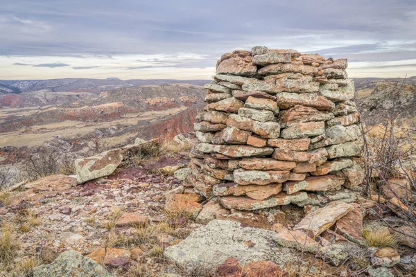 Stenen cairn in Red Mountain Open ruimte — Stockfoto