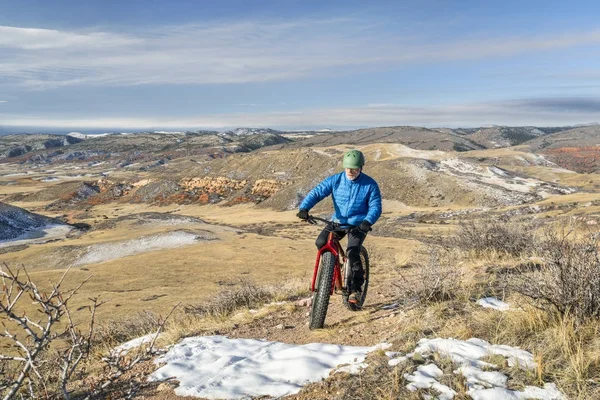 Kövér biciklizés a Colorado lábainál — Stock Fotó