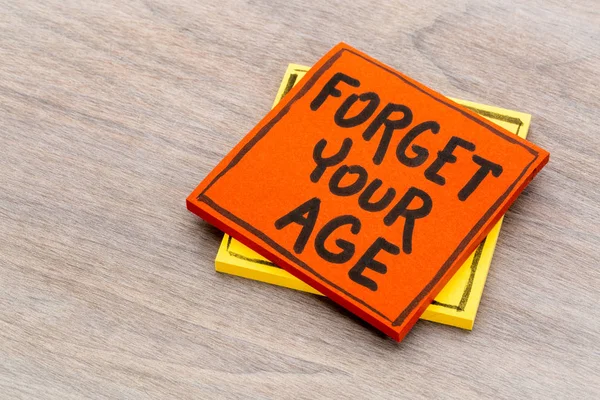 忘记你的年龄忠告或提醒 — 图库照片