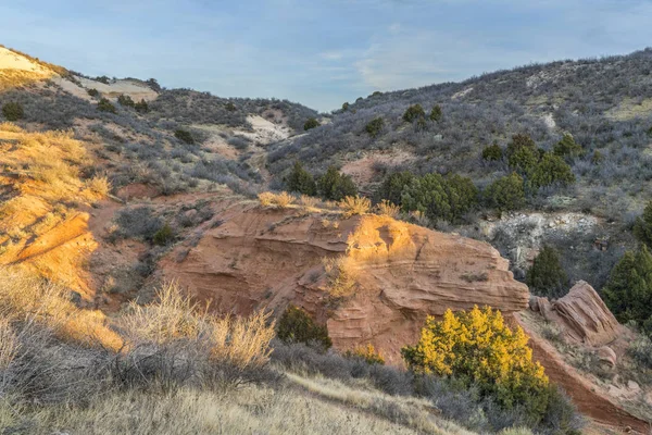 Arroyo ve Red Mountain açık alanda iz — Stok fotoğraf