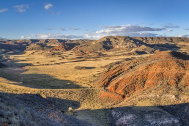 Colorado eteklerinde üzerinden günbatımı