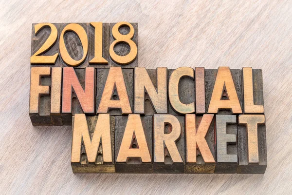 2018 palabra del mercado financiero abstract en tipo de madera — Foto de Stock