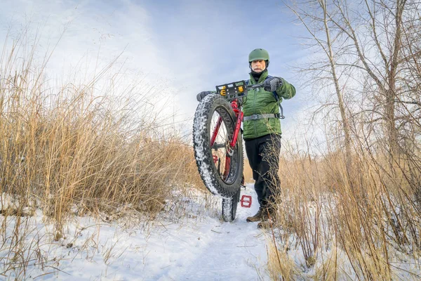 Ιππασία λίπος ποδήλατο το χειμώνα — Φωτογραφία Αρχείου
