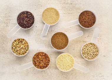 ahşap üzerine kaşık toz ölçme gluten ücretsiz tahıl