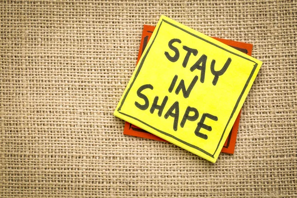 Stay in shape reminder on a sticky note — Stock Photo, Image
