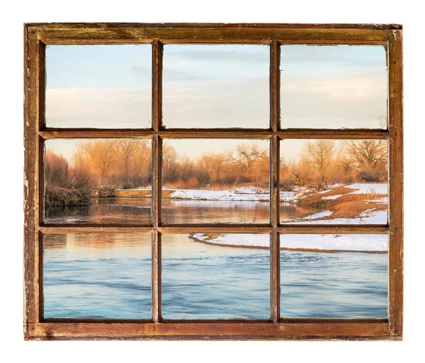 Petite rivière des prairies dans les paysages d'hiver — Photo