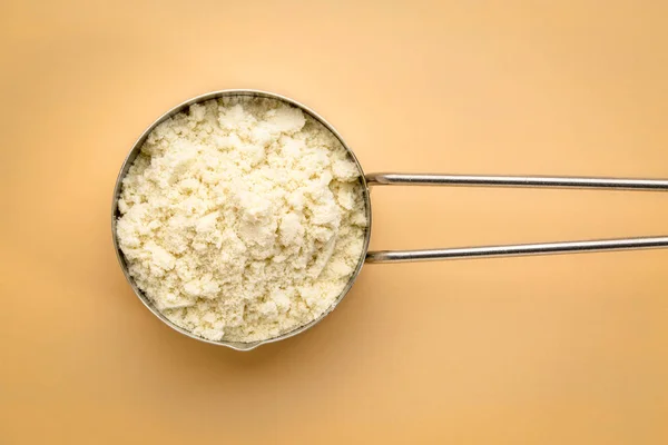 Peynir altı suyu protein tozu kaşık — Stok fotoğraf