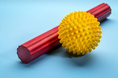 dikenli kendi kendine masaj topu ve silindir bar