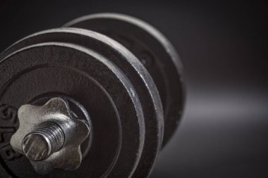 egzersiz kavramı - demir dambıl soyut