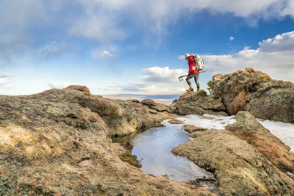 Backpacker on a mountain ridge in Colorado — Stock Photo, Image