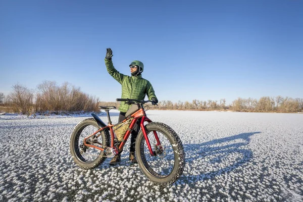 Équitation gros vélo en hiver — Photo