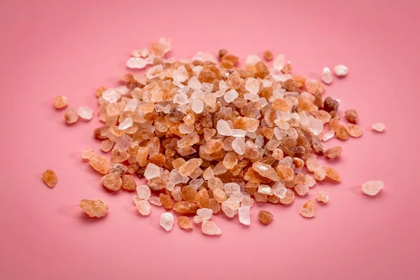 Hrubá růžová himálajská sůl — Stock fotografie