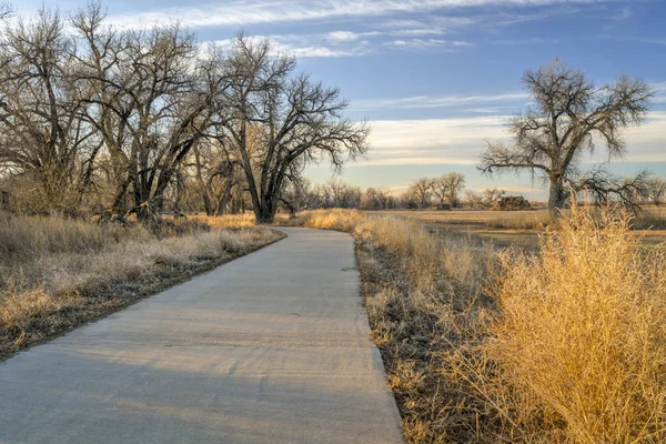 Recreational trail along a river valley — Stock Photo, Image