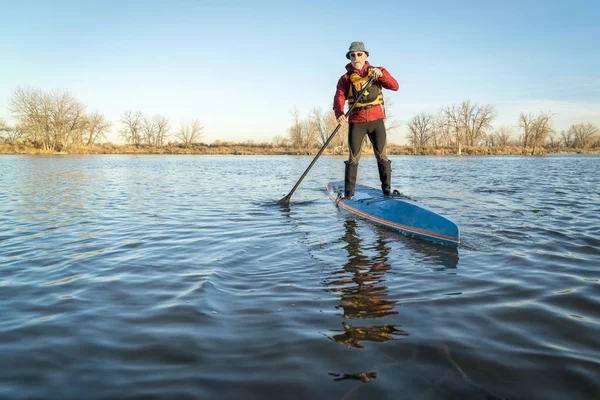 Stand up paddling on a lake in Colorado — Stock Photo, Image