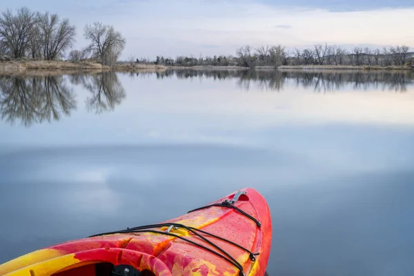 Bow of whitewater kayak on lake — Stock Photo, Image