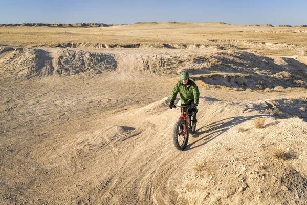 Badlands şişman bisiklet sürme — Stok fotoğraf