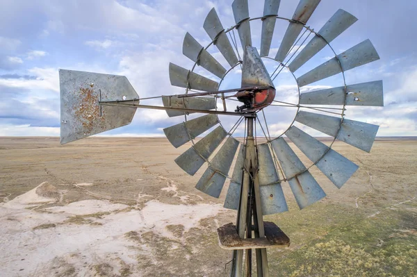 Wind molen en water pomp — Stockfoto