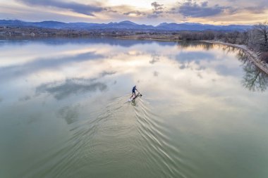 paddleboard Gölü - havadan görünümü üzerinde ayağa