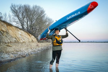 paddleboard Sancak tarafından ayağa yarış