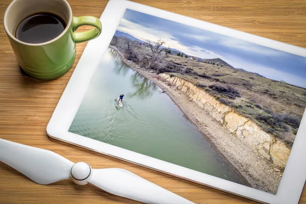 Állj fel paddleboard a tó - légifelvételek — Stock Fotó