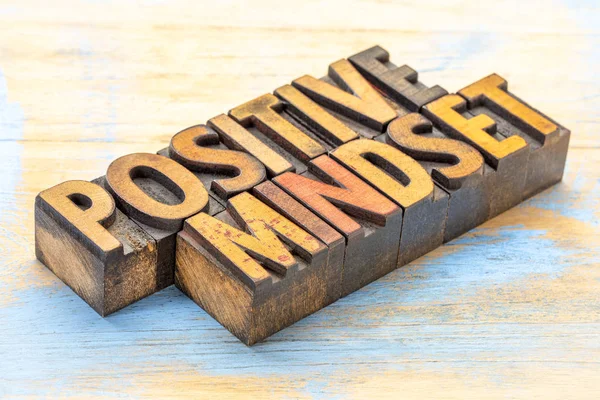 Positieve mentaliteit word abstract in houtsoort — Stockfoto