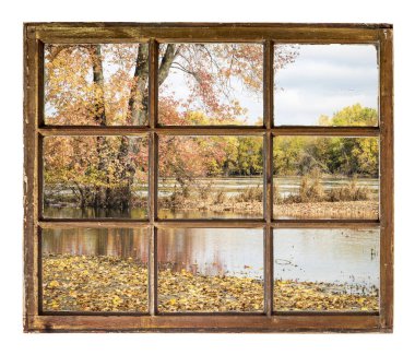 Sonbahar renklerinde Missouri Nehri 'ni sel bastı