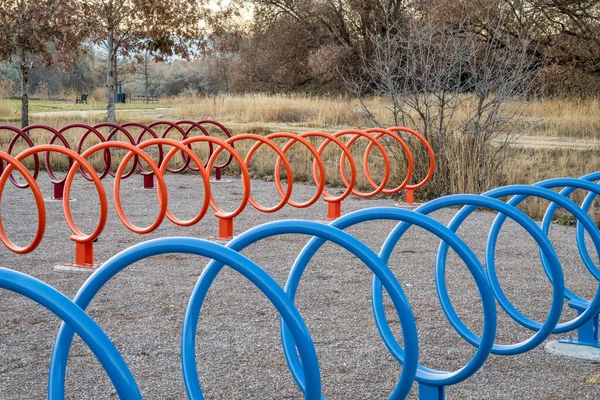 Spiral şekilli bisiklet rafları — Stok fotoğraf